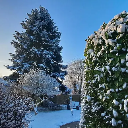 An Der Tanne Mit Ueberdachter Terrasse * Dusseldorf